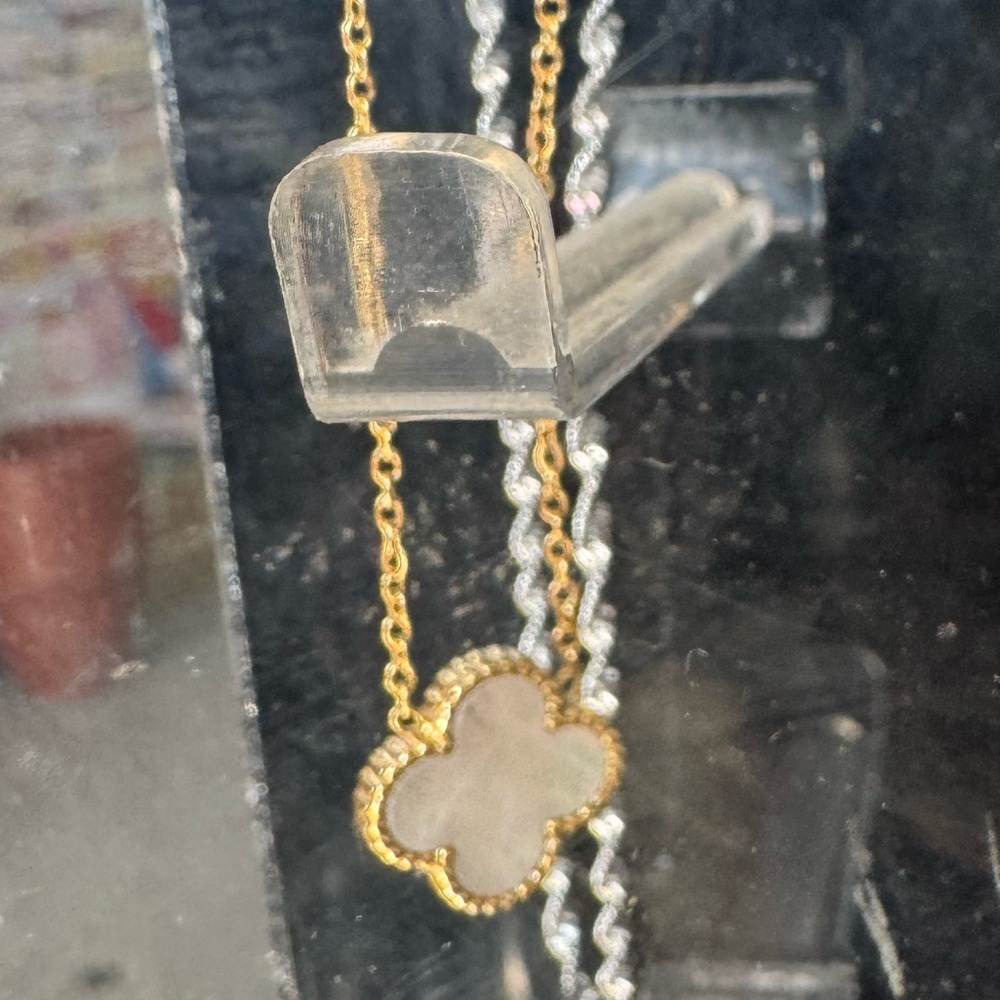 Elegant Gold and White Clover Pendant Necklace stainless steel